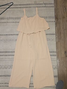 Women’s Cream Colored Jumper     Size Medium